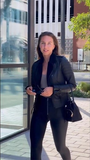 How To Dress Like A Model Off Duty 😎 All Black Street Style Outfit #Shorts