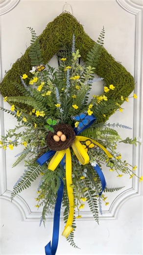 Proof that moss doesn’t have to be basic. 🌿✨ This beauty was created step-by-step with me inside Design School — and look at that texture, movement, and detail! From the moss base → to the layered greenery → to the sweet little nest moment… this is how we turn supplies into statement pieces. If you’ve ever wanted to design with confidence instead of guessing… you belong here. 💛 #DesignSchool #CreativeCoachJordan #MossWreath #WreathMaker #WreathDesign #SpringWreath #DoorDecor #WreathCommunity #