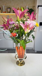 Perfect Spring DIY Decor I make a spring vase with carrots. This original video was produced by Creative Crafting, Network Media and Allie Sparks. | Creative Crafting