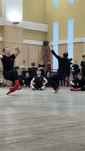 ЛЕГЕНДАРНИЙ ПОВЗУНЕЦЬ! Так можуть не всі! #Virsky #ukrainian #dance #танець #вірського #повзунець