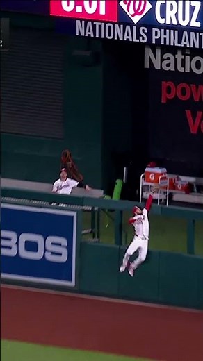 Kyle Schwarber's MLB-leading 45th home run!