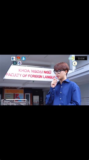 COFER STARS 2025 x Nguyễn Minh Đạt Chào mọi người, mình là Nguyễn Minh Đạt, sinh viên ngành Tiếng anh Thương mại tại Trường Cao đẳng Kinh tế Đối ngoại (COFER). Mình là người khá rụt rè và ngại đám đông, nên việc đứng trước đám đông chưa bao giờ là điều dễ dàng. Nhưng âm nhạc luôn là một phần trong cuộc sống của mình, là nơi mình tìm thấy sự an yên và là cách mình thể hiện cảm xúc một cách thật nhất. Khi vô tình được nghe thấy thông báo về Cofer Stars 2025, không hiểu sao trong lòng mình lại có c