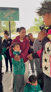 Se trata de abrazar de la manera correcta, para lograr vencer la muerte emocional en nuestro árbol genealógico. #viralpost2025シ # #ViralFacebook #guardiasdeseguridadprivada #BienestarInfantil #ConsejosDePadres #familiafeliz #policiamunicipal #FelicidadInfantil | Patrulla de la Risa