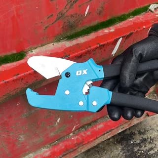 The OX Pro PVC Pipe Cutter features a V shape blade for immediate penetration. The exceptionally sharp stainless steel blade and robust construction allows effortless cutting through any MUPVC/PVC without kinking or shattering. #pipecutter #plumbing #plumbingtools #oxtoolsuk #livethetrade | OX Tools UK