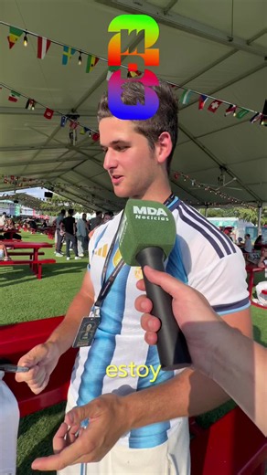 Junta firmas en Israel para regalarle una remera a Messi