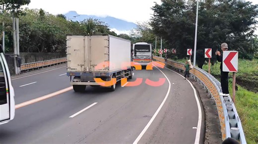 Silvery Grand Echo Silver Star Shuttle and Tours Inc. 201327 || Hino Motors Philippines Corp. || Grand Echo I || Hino RM2P || Wide Air Suspension 📷: December 2025 📍: Candelaria bypass For More Information Regarding the Trips Schedule, Requirements and Fares kindly message their FB Page. *DISCLAIMER: The provided information is for general purposes only and believed to be accurate at the time of publication. We do not guarantee its completeness, accuracy, reliability, suitability, or availabili