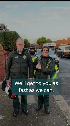 What happens when you call 999 from a paramedic ambulance crew