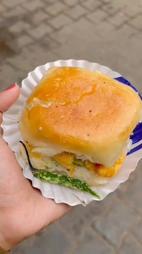 Food challenge:Cheap vs Expensive Vada Pav challenge | #food #vadapav #momos #foodshorts