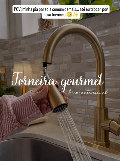 https://meli.la/2VnXv5V A Torneira Gourmet com Bico Extensível Monocomando em Aço Inox Dourado Escovado é a solução perfeita pra quem quer mais praticidade e um visual sofisticado na cozinha. Depois que eu instalei, ficou muito mais fácil lavar louça e alimentos, porque o bico extensível alcança todos os cantos da pia, sem esforço. Além disso, o controle monocomando ajusta a temperatura com facilidade e o acabamento dourado transforma completamente a estética da cozinha. Perfeita pra quem quer u