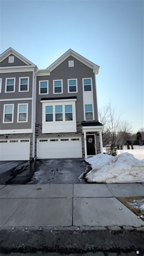 Check out this newly built 3-bed, 3.5-bath townhouse in Manalapan, NJ 🏡 Two-car garage flex room on the first level, open-concept main floor with a deck, and all bedrooms upstairs — including a private primary suite with walk-in closet. Reach out for more information and pricing 👇 Viktriia Dmytruk Christie’s International Real Estate 201-554-8416 vika.hor@gmail.com #manalapannj #njrealestate #townhouse #nycrealestate #українцівньюджерсі