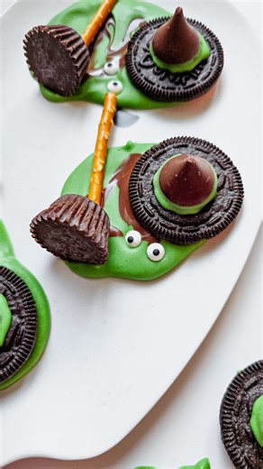 Compilation of your Halloween favorites ~ 9 easy, delicious and spooky-cute halloween dessert and treat ideas, that come together in minutes!👻🎃 Which ones are you making on Halloween, 1-9? #halloweenparty #halloweenideas #easyrecipes #halloweentable #halloweentreats #chocolatedipped #hotcocoabomb #chocolatebrownie | Sasha Cakes Chicago