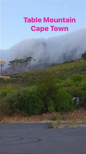 Mesmerizing Clouds Rolling Over Table Mountain🌥️|The Beauty of Clouds Drifting Over Table Mountain.