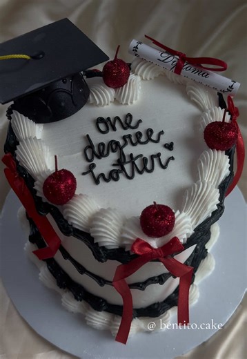 Vintage Graduation Cake Inspiration for Celebrations