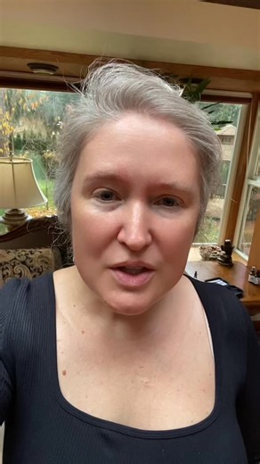 Benefits of #lymphaticdrainage massage: - decreased #lymphodema less puffiness and less #lymph retention - improved #immuneboost - reduction of systemic #inflammation - better #toxinelimination - relaxation of parasympathetic #nervoussystem - faster regeneration of cellular tissues - reduces #scaring and faster healing of bruises Sharing a simple #massageroutine for improving lymph circulation to #doathome I’m an herbalist, not a doctor, so it does not constitute a medical advise. The products i