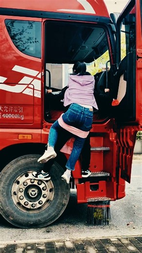 TheSoulConnect™ | Motivation | Mindset on Instagram: "In China, a long haul TRUCK DRIVER drove over 3,000 MILES with his paralyzed wife in the cab 🚛 After a brain hemorrhage left her paralyzed and silent, doctors insisted on hospice care. Even his wife tried to let him go to spare him the burden, but he refused to leave her behind. He rebuilt his truck cabin into a mobile home and drove across China for four years. Every single day, he fed her, bathed her, and performed rehabilitation exercises