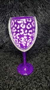 370K views · 2.2K reactions | DIY Custom glitter wineglass with a name decal #glitter #diy #cups #wine #craft | Brance So Craftee | Facebook