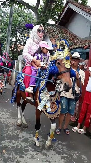 The brave horse is instead #shorts #horse #horse