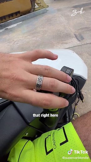 $500,000 sea submarine that dives up to 100 meters 🤩 #supercarblondie #submarine #underwater #boat #invention #diving #deepdiving #futuristic #carsoftiktok