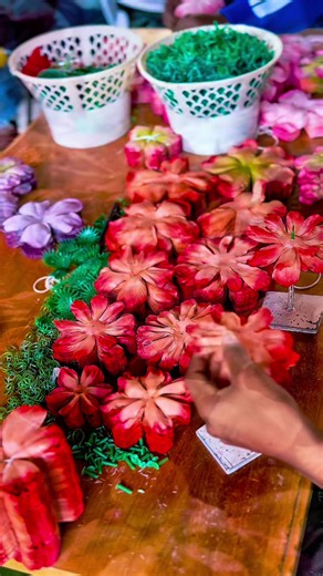 Soft, elegant, and beautifully crafted, our 5-head flowers are available in a variety of stunning colors to suit every floral arrangement. Whether for bouquets, centerpieces, or event décor, these flowers add a lovely finishing touch. Production is ongoing, and we are ready to meet your orders. #FlowerFactory #ArtificialFlowers #FloralSupplies #EventDecor #PrestigeClassics