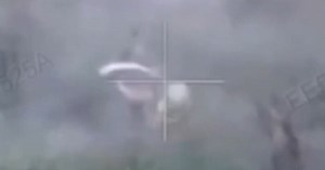 Russian soldier steps on anti-personnel mine, bandages his leg and shoots himself with automatic rifle. VIDEO
