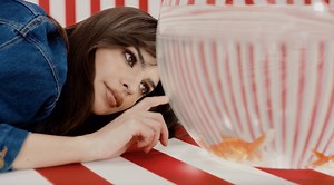 COM-2023-Emily-Ratajkowski