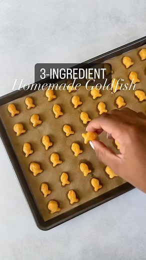 312K views · 2.7K reactions | These homemade healthy goldfish crackers are so simple to make! They taste just like the store ones but contain only 3 ingredients! Get the recipe here ---> https://feedingtinybellies.com/homemade-goldfish-crackers/ | Feeding Tiny Bellies | Facebook