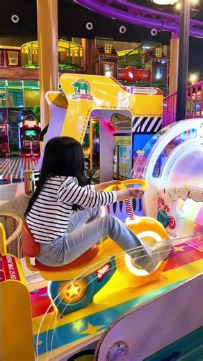 Giera Playing a Color Cycle Game