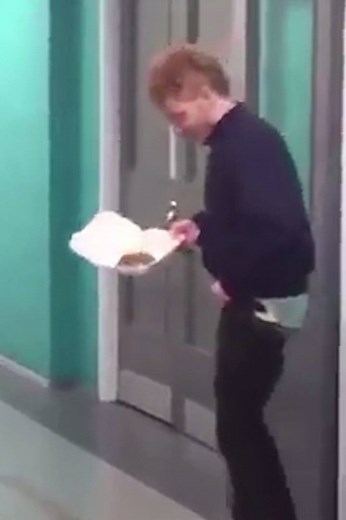 The story of one drunk lad and his doner kebab... 😂😂 | LADbible