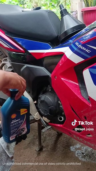 Change Oil Tips for Long Rides with Shell Advance