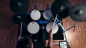 Listen to this DTX-PROX sound demo video with electronic drums specialist Simon Edgoose. In this video, Simon runs through the internal kits that are featured within the DTX-PROX drum module. Learn more about the DTX-PROX with our Playlist here: https://bit.ly/DTX-PROXTutorials | Yamaha Drums