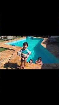 FIZ UM DESAFIO NA PISCINA COM MEUS IRMÃOS! 🏊💥#desafio #familia #diversão