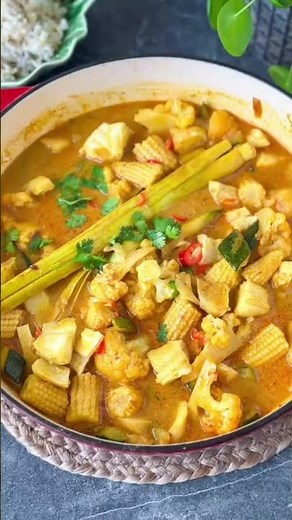 Thaise Gele Curry met Vis en Bloemkool ⁠| RECEPT Bettyskitchen.nl