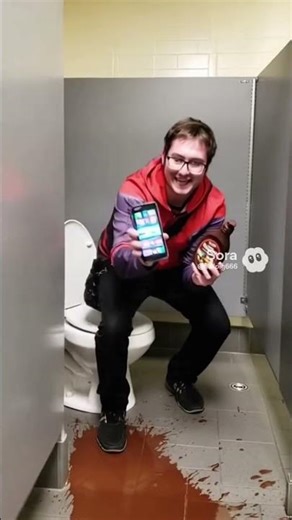 explosive diarrhea prank (public)🤣🤣🤣 #fyp #viral #funny #lol #wow #crazy #omg #wow #wtf #soraai
