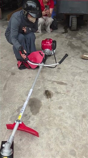 A great value gasoline-powered shoulder-mounted lawn mower #shorts #vinmax