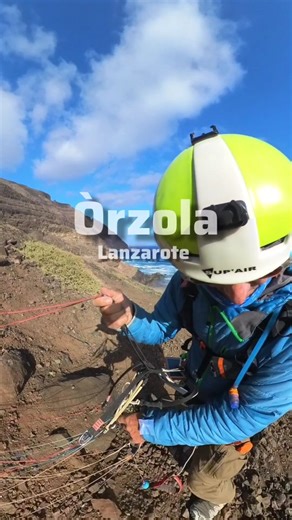 👍 Mit Groundhandling ist man klar im Vorteil: Anstatt zum oberen Startplatz hoch zu laufen, kann ich den unteren benutzen und versuche, hier noch ein paar zusätzliche Höhenmeter zu machen. #gleitschirmfliegen #groundhandling #paragliding | groundhandlix.ch