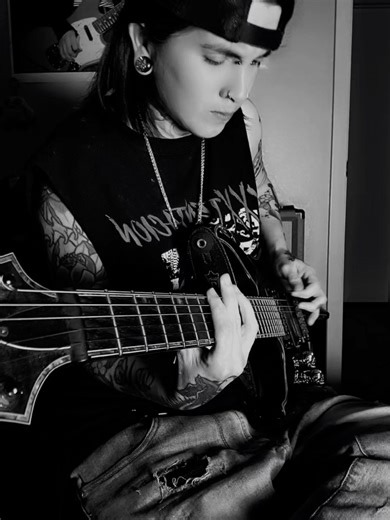 so weird - Veruca Salt I plan to re-record this later but as always another fun Veruca Salt song to play #verucasalt #louisepost #guitartok #throwback #90s