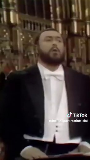Luciano Pavarotti - Ave Maria (Live at Notre Dame, Montreal 1978)