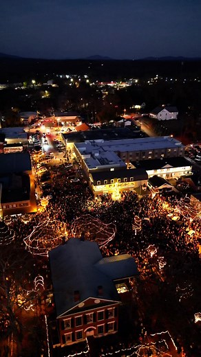 Thank you to everyone who started their Christmas season with us tonight! ✨🎄 #DiscoverDahlonega #DahlonegaChristmas #dahlonega