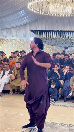 Afgani Attan: Una Danza Cultural Vibrante