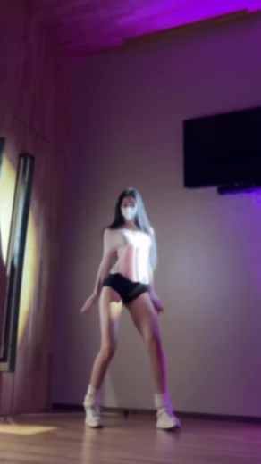 MiniDancer: Mimi's Unique Dancing Style