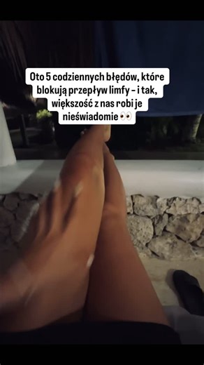 Marta Sikorska Ostrówka - Fitoterapeuta on Instagram: "1️⃣ Siedzenie bez ruchu przez wiele godzin Limfa nie ma własnej pompy jak krew. Jej ruch zależy od pracy mięśni i oddechu. Długie siedzenie (biurko, auto, kanapa) = zastój, uczucie ciężkości, opuchnięcia nóg, brzucha, twarzy. 👉 nawet najlepsza dieta tego nie „odrobi” 2️⃣ Oddychanie płytkie, tylko do klatki piersiowej Przepona to jeden z najważniejszych „napędów” limfy. Jeśli oddychasz płytko (stres, pośpiech, napięcie) – limfa w jamie brzus