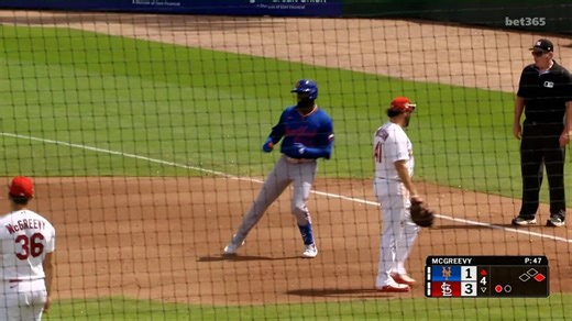 Luis Robert Jr.'s first hit as a Met