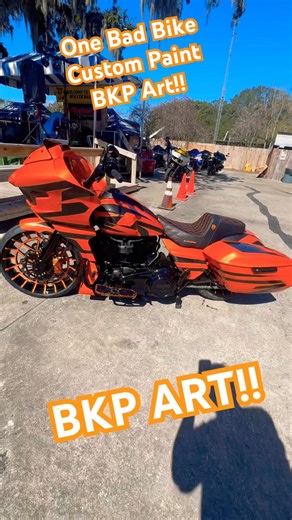 This Orange Custom Bagger is amazing!!! #harleydavidson #custompainted #woodlawnbaggers