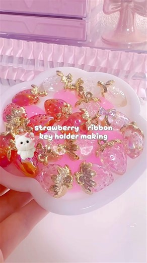 いちごとリボンでミニキーホルダー作る🍓🎀🤍 #ハンドメイド#ビーズキーホルダー