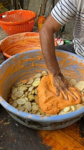 Wierd Style of Making Kashmiri Style Aaloo Chips | Thefoodiebae