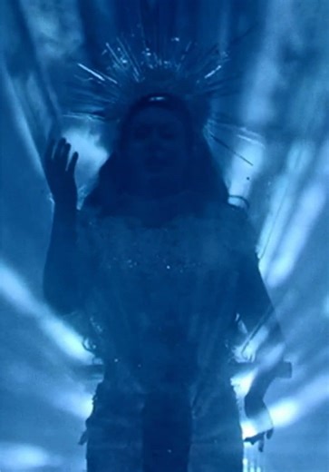 Now available on Youtube. Ave Maria • Dream Chaser - Live in Concert Watch the full performance now on Sarah’s official channel at the link in bio. 🔗