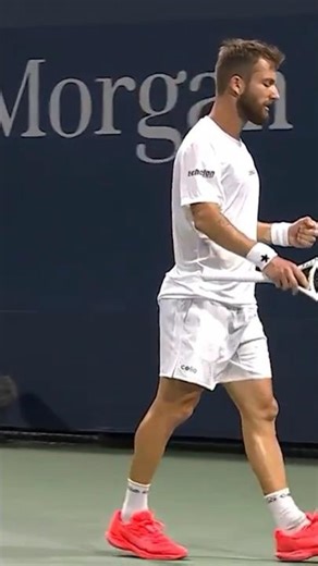 THAT'S how to hit a lob! 🙌