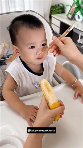 The Easiest Way to Feed Your Baby Solids 🥣✨ #babyfeeding #newborn