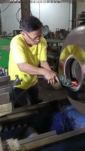 How to radiusing manual operation at Lathe 😍🥰