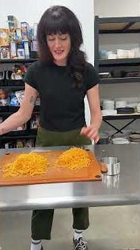 Pre-shredded cheese VS. Block cheese. Which yields more? 🧀#budgetbytes #budgeting #cookinghacks